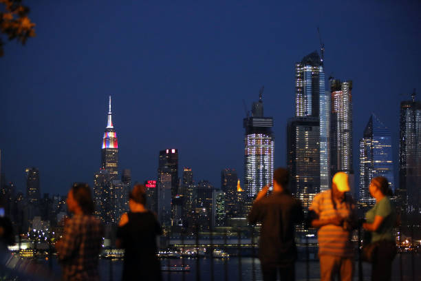 他的事迹激 他的事迹激